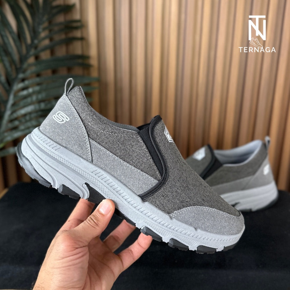 SKETCHERS WATER RESISTANT