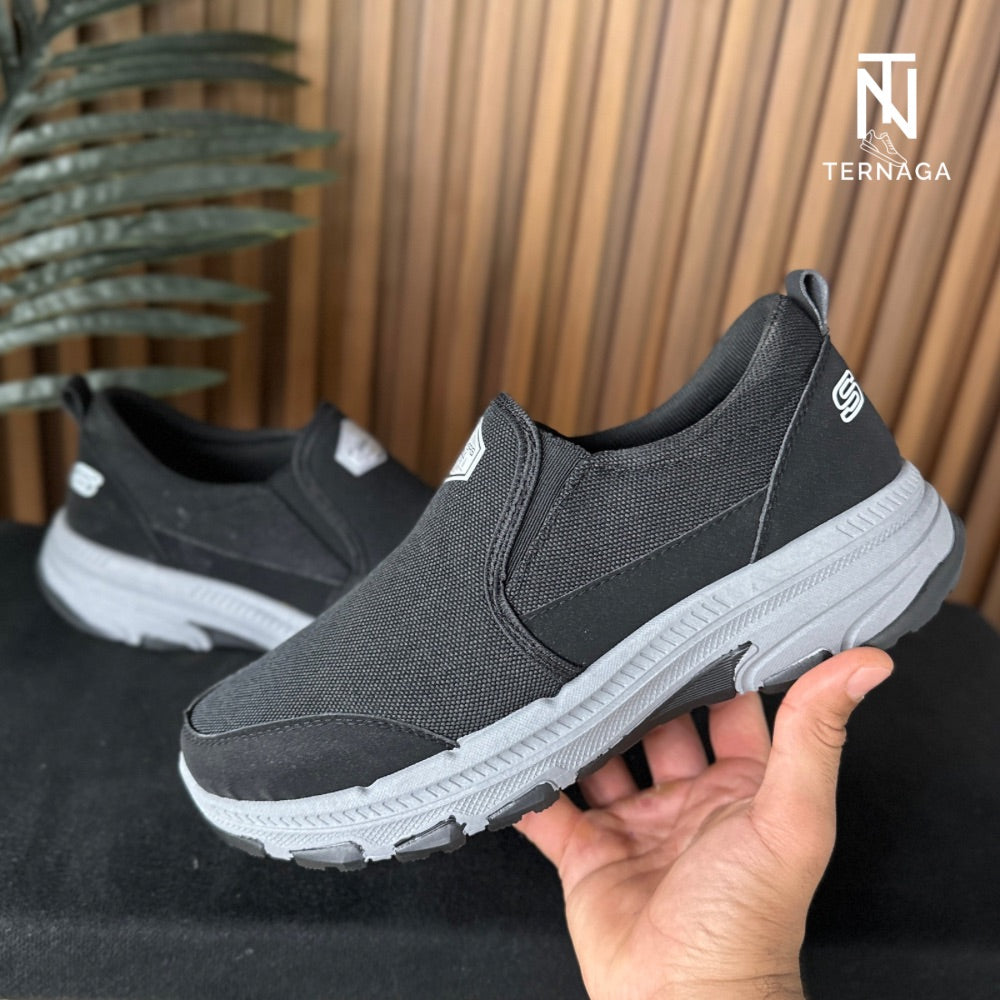 SKETCHERS WATER RESISTANT